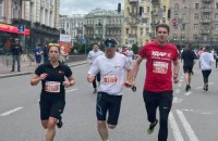 Представник "УДАРу" Білоцерковець взяв участь у марафоні в Києві за руку з незрячим спортсменом