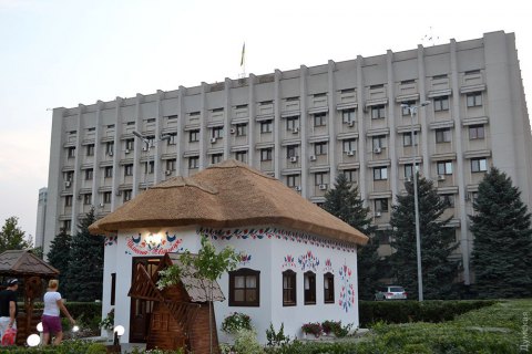 Одесский облсовет просит демонтировать "хату бракосочетаний", открытую Саакашвили