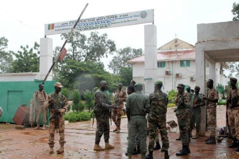 В Мали при попытке государственного переворота арестовали президента и премьера
