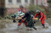 Росіяни видають кадри роботи українських рятувальників по евакуації людей на Херсонщині за свої