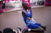 У ДТП загинув бігун з Кенії, який встановив світовий рекорд у марафоні