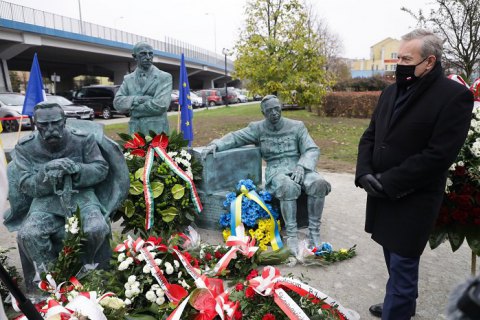 В Польше к 100-й годовщине Варшавской битвы открыли памятник с Петлюрой