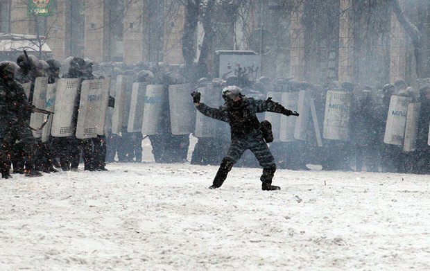 Кровавые события на Грушевского. ФОТО. ВИДЕО