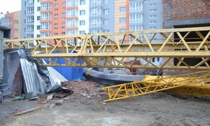 Под Киевом упал башенный кран: один человек погиб, двое ранены