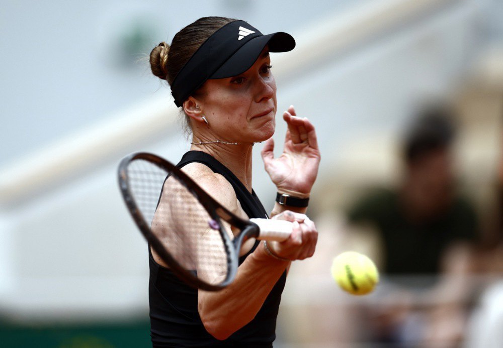 Еліна Світоліна під час гри проти Жасмін Паоліні