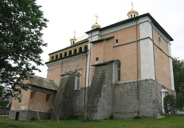 Успенская церковь-крепость (1653 г.) в Подгайцах