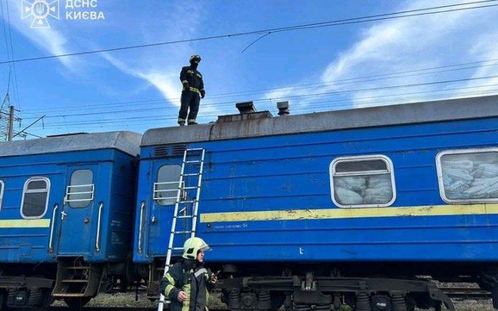У Києві трьох неповнолітніх "зачеперів" вдарило струмом, один загинув на місці