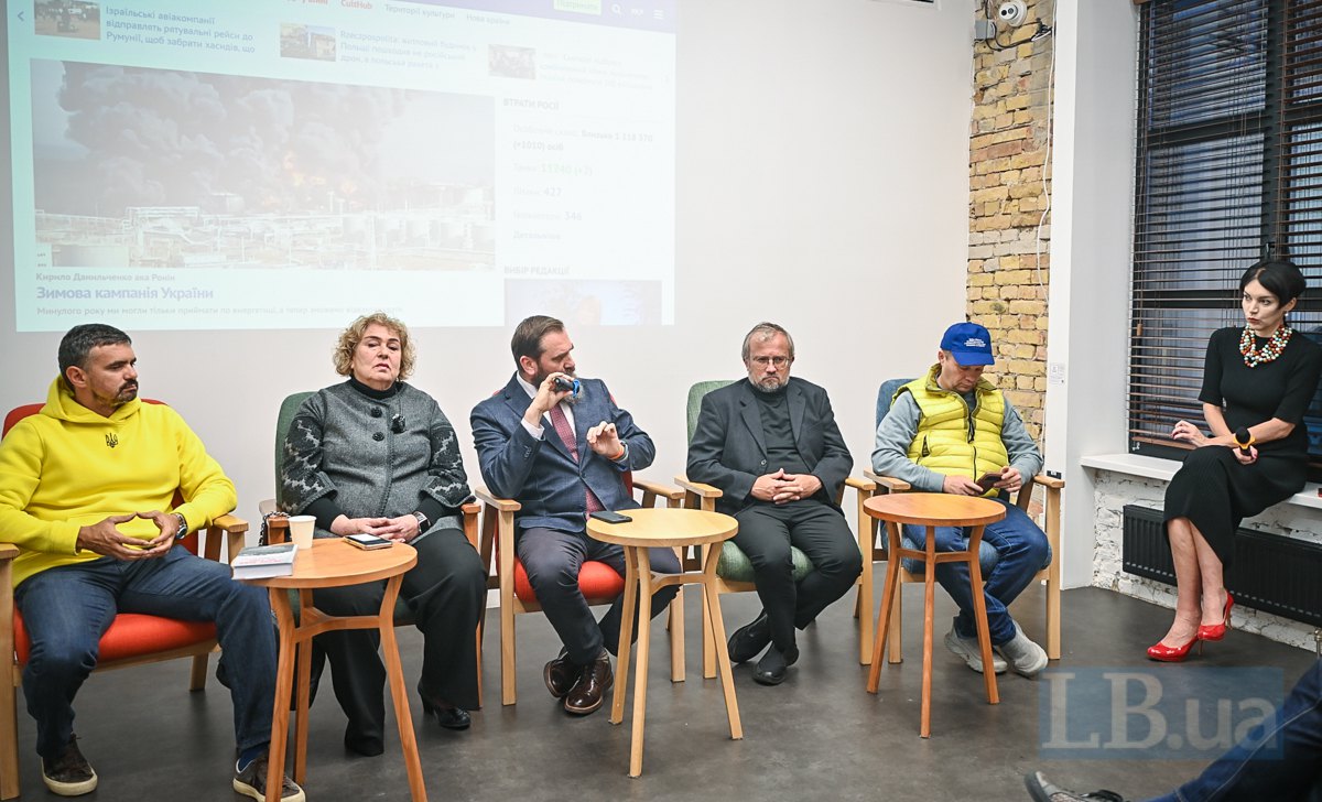 Ігор Ліскі, Елла Лібанова, Оксен Лісовий, Кирило Говорун, Тимофій Милованов і Соня Кошкіна під час дискусії