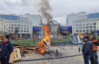 Європейські фермери заблокували тракторами рух в центрі Брюсселя 