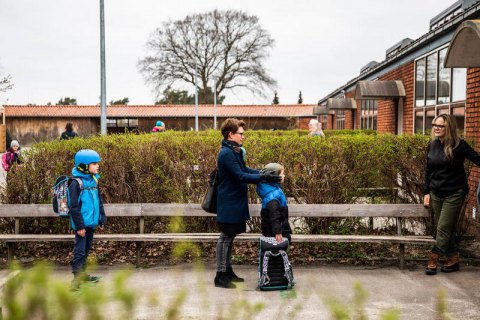 Дания открыла детские сады и начальные школы после карантина