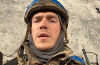 В Мариуполе военные теряют сознание от голода и пьют воду из батарей, - командир "Азова"