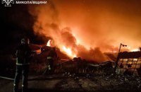 У Миколаєві через дронову атаку горіли склади