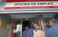  Безробіття в Іспанії вперше за 2 роки опустилося нижче 25%