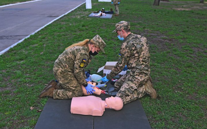 "По конкурсу розброньовувати?": Ляшко про критерії розбронювання цивільних медиків у військо 