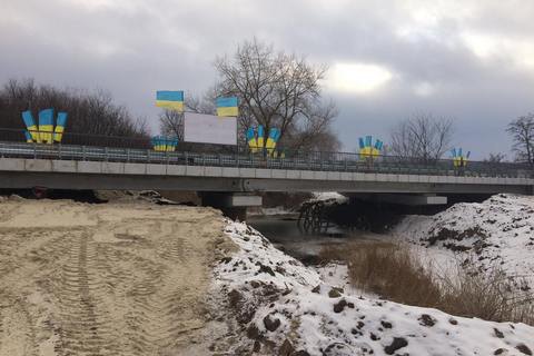 В Северске восстановили уничтоженный боевиками мост