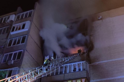 У Києві евакуювали 15 осіб під час гасіння пожежі в житловому будинку