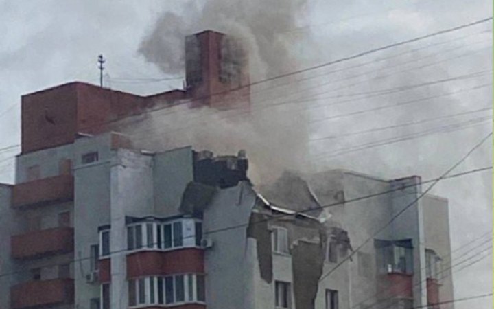 ​Одна з ракет, що Росія запустила по Харкову, впала на багатоповерхівку в Бєлгороді