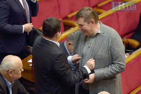 Загоревшие и отдохнувшие: как депутаты вернулись к работе