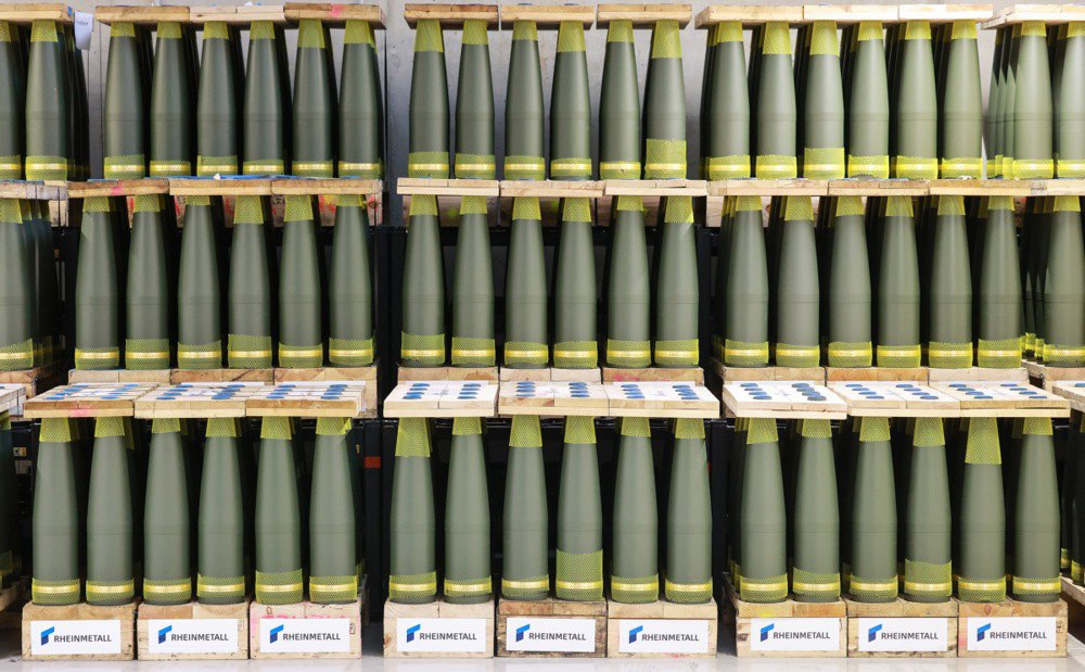 Виробнича лінія на заводі боєприпасів Rheinmetall в Унтерлюссі, Німеччина, 27 серпня 2025 року.