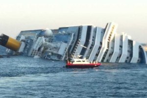 ​У берегов Италии сел на мель круизный лайнер: есть погибшие