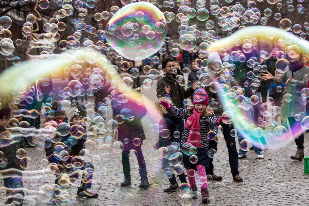 Відвідувачі фестивалю бульбашок у Кельні, 3 січня 2016 року