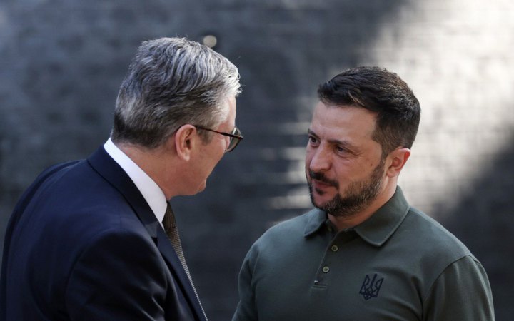 Зеленський і Стармер обговорили захист від обстрілів, санкції проти РФ і мирні переговори