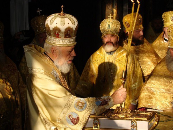 Митрополит Киевский и всея Украины Владимир во время богослужения