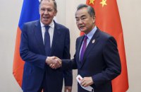 Китай підтримає всі зусилля, які сприятимуть мирному врегулюванню війни в Україні, – очільник МЗС країни Лаврову