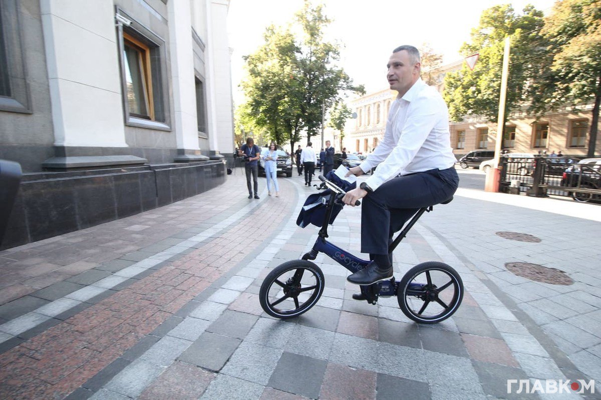 Мер Києва полюбляв пересуватися містом на велосипеді
