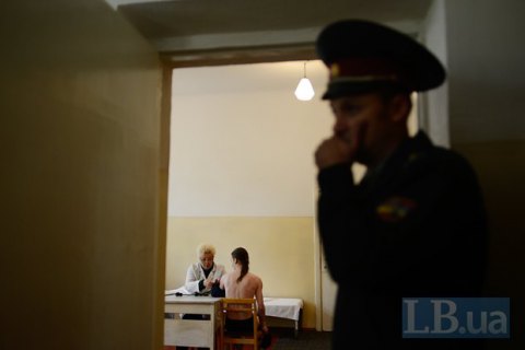 В Киеве призывник выбросился из окна военкомата 