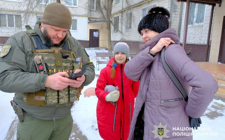 Поліцейські евакуювали з Дружківки жінку та її 11-річну доньку