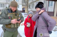 Поліцейські евакуювали з Дружківки жінку та її 11-річну доньку