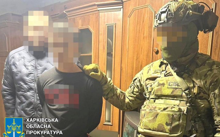 Затримали двох підлітків, які заклали вибухівку біля підрозділів поліції у Харкові