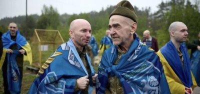 Пройшов перший етап обміну полоненими. Додому повернулися 205 українців