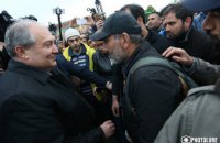 Президент Вірменії вийшов до протестувальників у Єревані