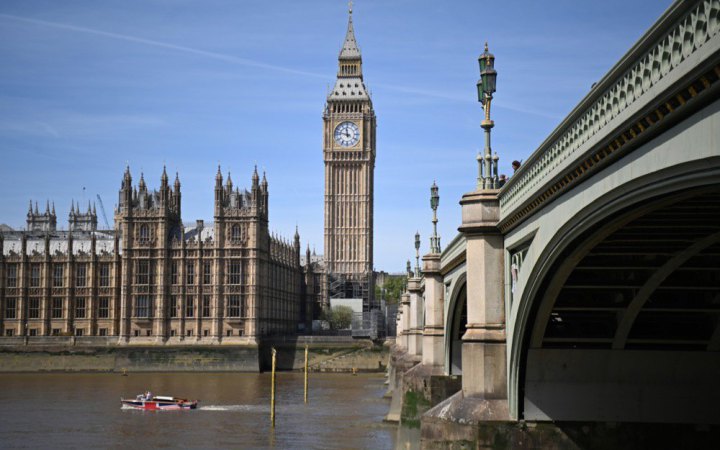 Обидві палати парламенту Британії схвалили законопроєкт про депортацію мігрантів у Руанду