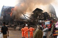 Унаслідок пожежі в пакистанському ТЦ загинули 14 людей, десятки зникли