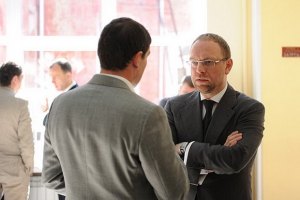 Власенко і Катеринчук не змогли потрапити до Тимошенко