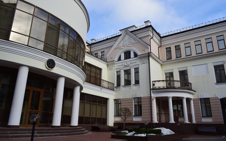 Украина сокращает персонал посольства Беларуси до 5 человек