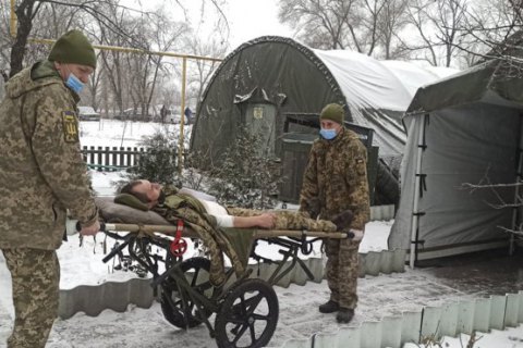 На Донбасі в результаті обстрілу та підриву автомобіля загинули двоє військових (оновлено)