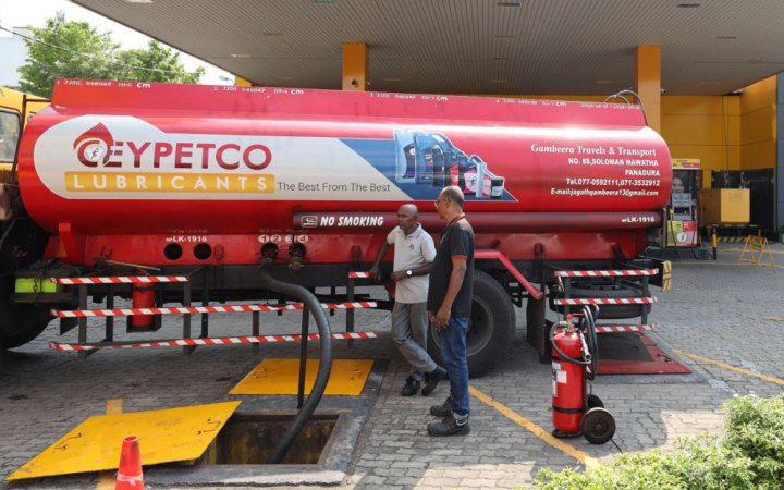 Шрі-Ланка веде переговори щодо російських нафтопродуктів 