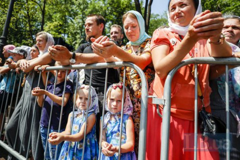 На хресну ходу в Києві зібралися близько 55 тис. людей, переважно без масок (оновлено)