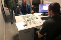 Росіянин за хабар намагався "викупити" товариша у прикордонників в аеропорту Одеси