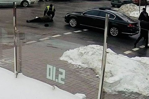 В центре Киева автомобиль полиции из кортежа президента сбил пенсионера (обновлено)