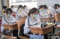 Китай собирается полностью возобновить учебу в школах