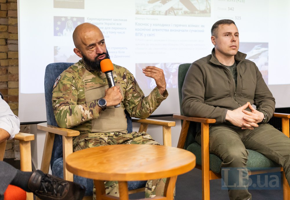 Масі Найєм і Роман Костенко (праворуч) під час дискусії 