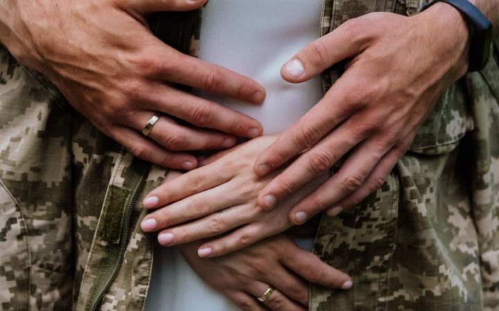 Ми скористалися програмою кріоконсервації для військових. На що варто звернути увагу і як знайти клініку 