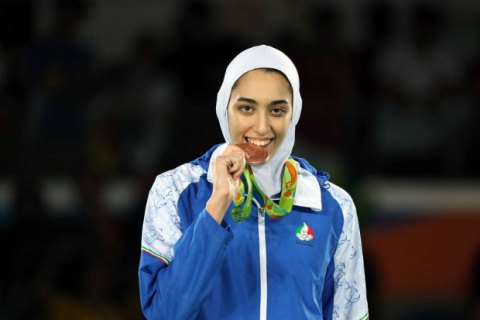 18-летняя тхэквондистка стала первым олимпийским призером-женщиной в истории спорта Ирана