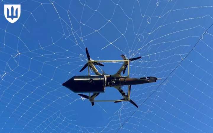 У Чернігові російський дрон атакував об’єкт критичної інфраструктури (оновлено)