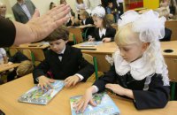 Во Владимире-Волынском учитель раздавала детям во время уроков агитационные календари